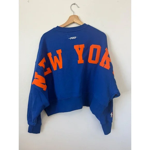 Pro Standard Women's NBA New York Knicks Fleece Crewneck Sweatshirt Size M NWT - Picture 5 of 5